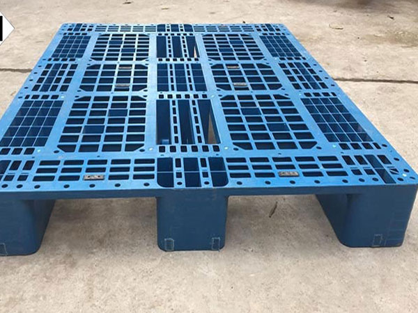 Đánh giá Pallet nhựa và pallet nhựa loại nào tốt hơn?