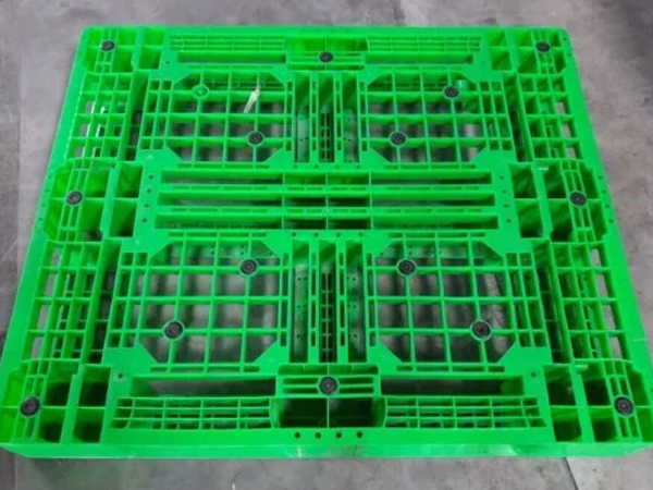 Pallet nhựa chống tính điện là gì? Ứng dụng ra sao?